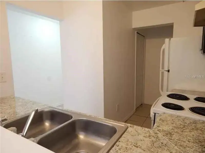 5220 Via Hacienda #212, FL