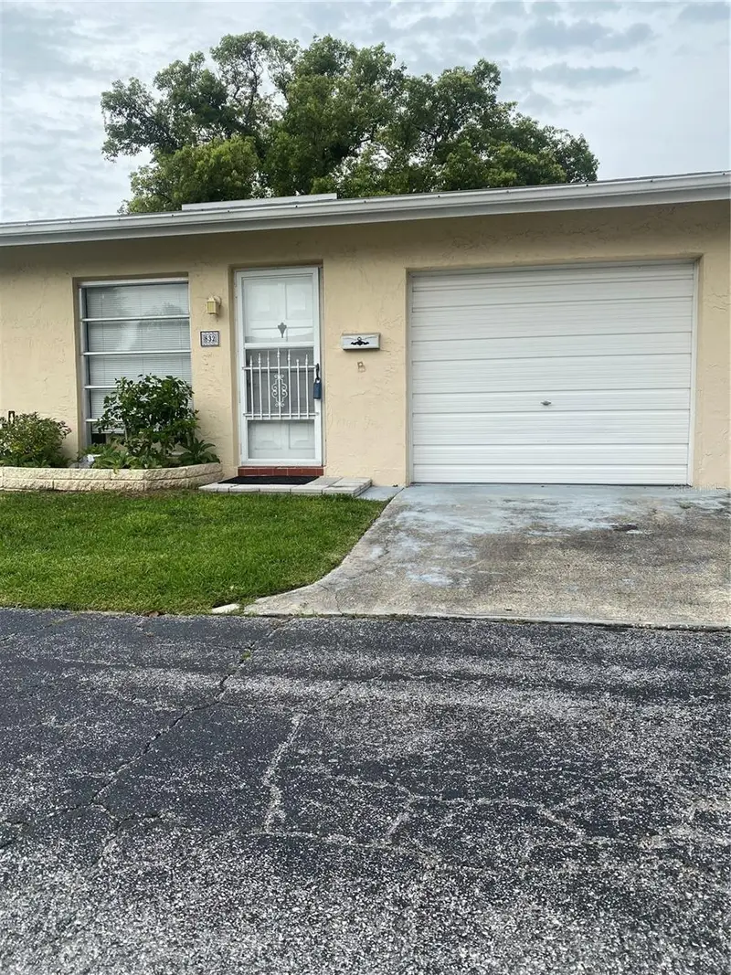 832 Cambridge Ct, FL