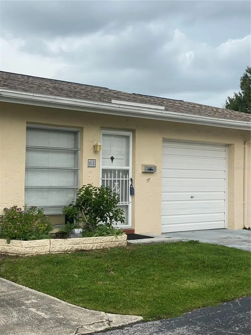 832 Cambridge Ct, FL
