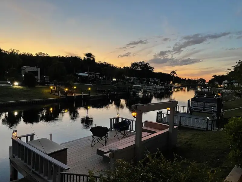 568 Waterway Dr, FL