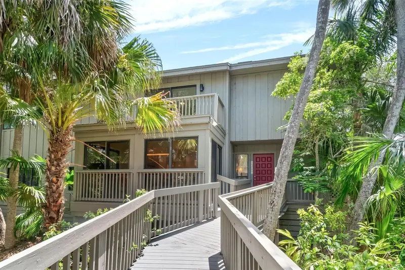 1347 Landings Dr #6, FL