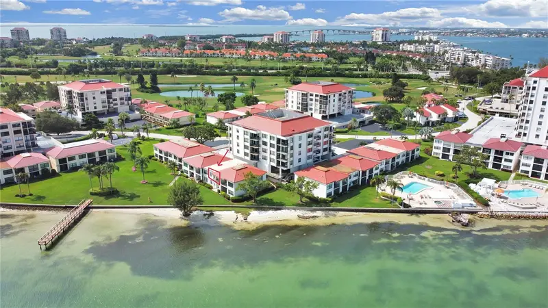 6211 Sun Blvd #210, FL