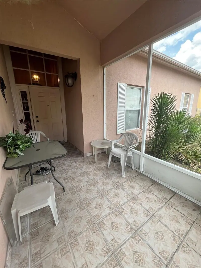306 Aylesbury Ct, FL