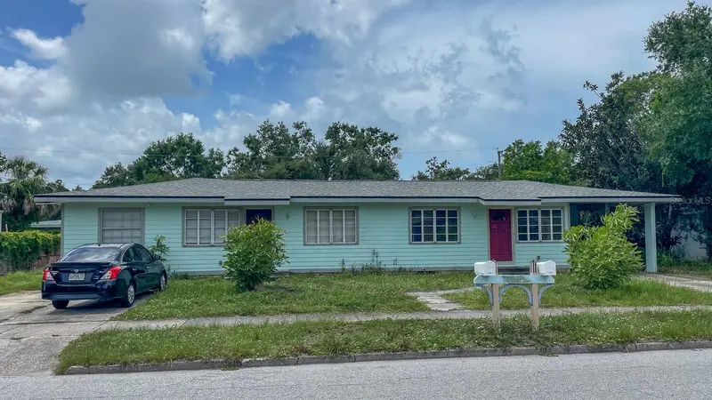 2050-2026 10th, FL