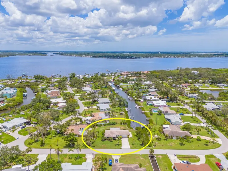 336 Highland Shores Dr, FL