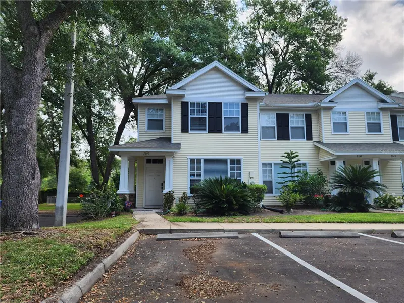 2247 Golden Oak Ln, FL