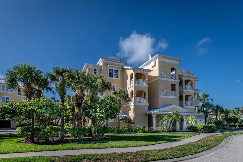 8581 Amberjack Cir #301, FL