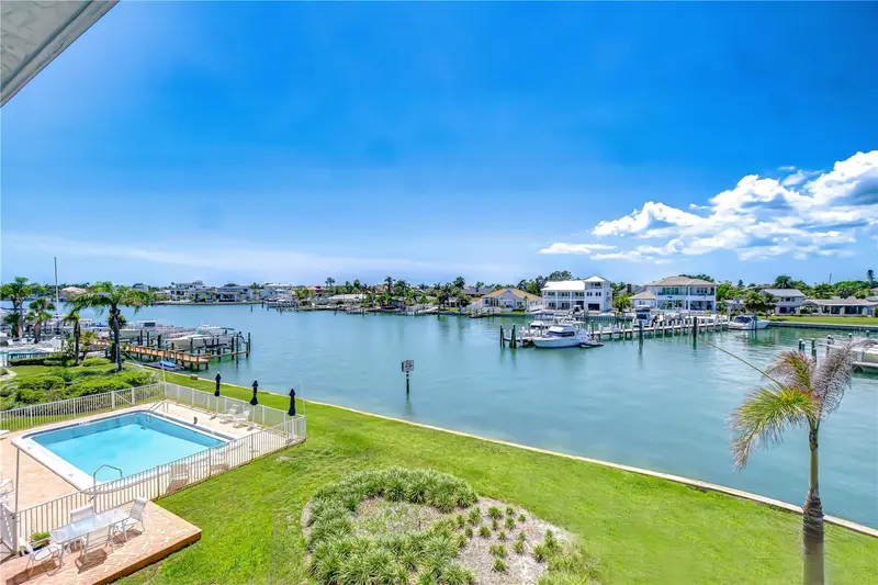 340 Pinellas Bayway S #304, FL
