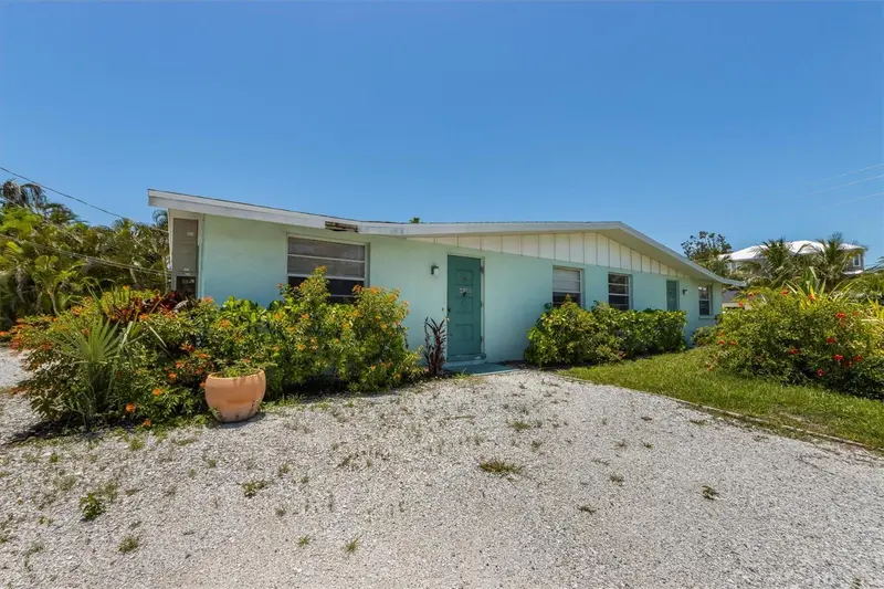 411 Alamanda Rd, FL
