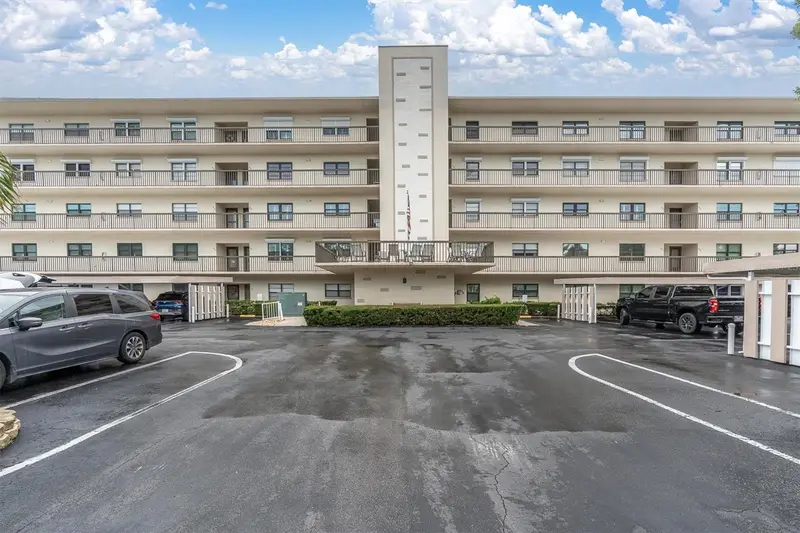 8198 Terrace Garden Dr #511, FL