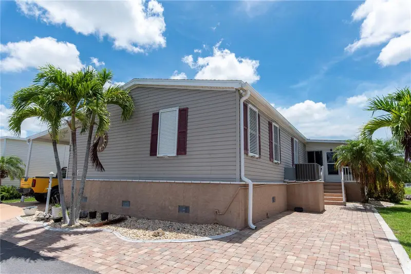 53 Rotterdam Dr, FL