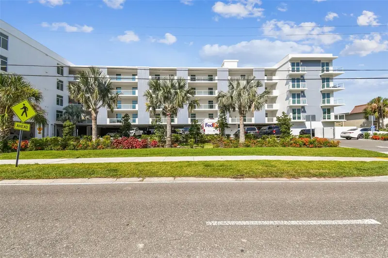 415 Island Way #507, FL