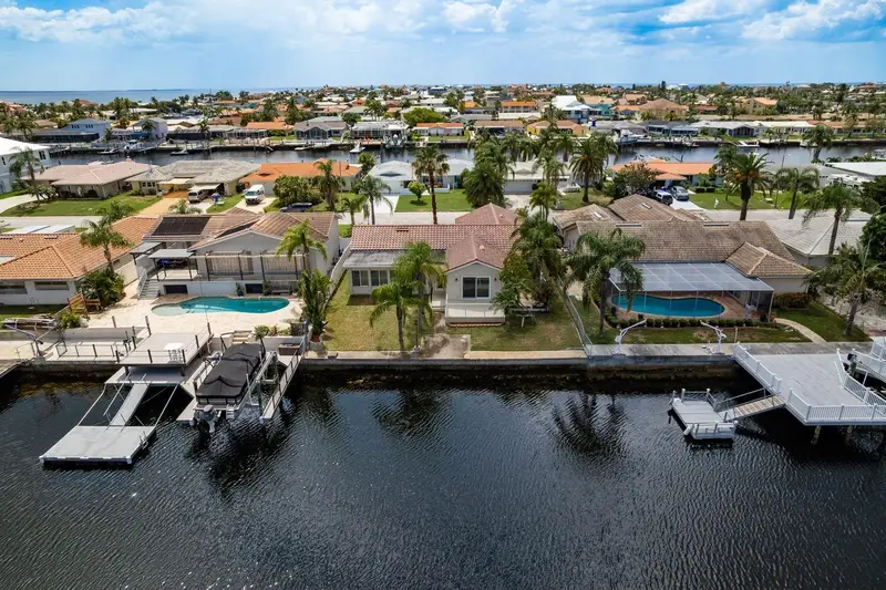 5008 Glenn Dr, FL