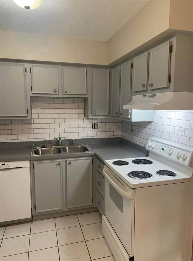 1025 Apollo Beach Blvd #B, FL