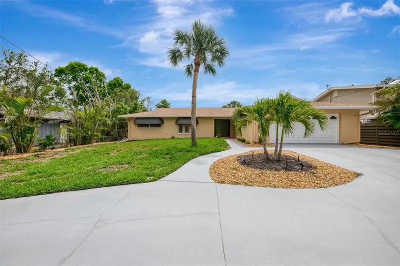 4946 Commonwealth Dr, FL