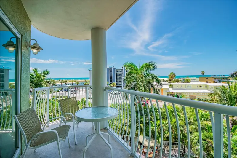 11605 Gulf Blvd #402, FL