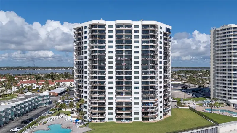 2555 S Atlantic Ave #302, FL
