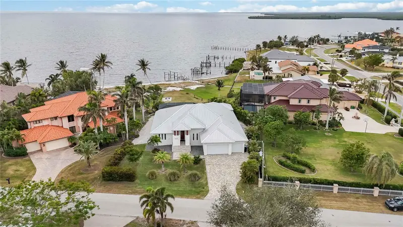 103 Graham St Se, FL