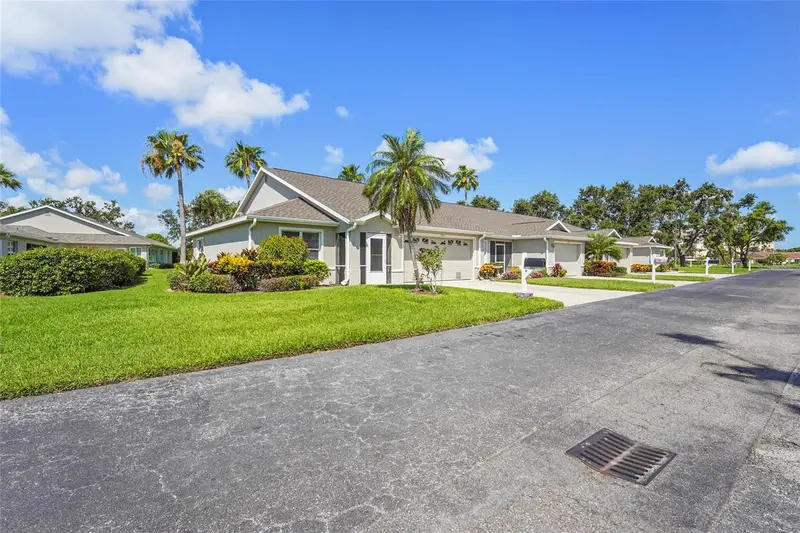 2417 Fairway Oaks Dr #22, FL