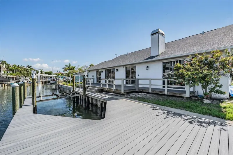 2127 Lagoon Dr, FL