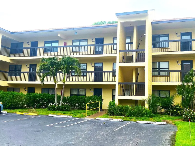 425 30th Ave W #C211, FL