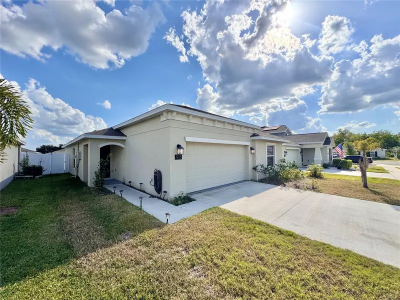 913 Washington St, FL
