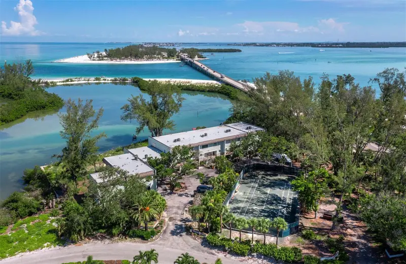 490 N Shore Rd #6, FL