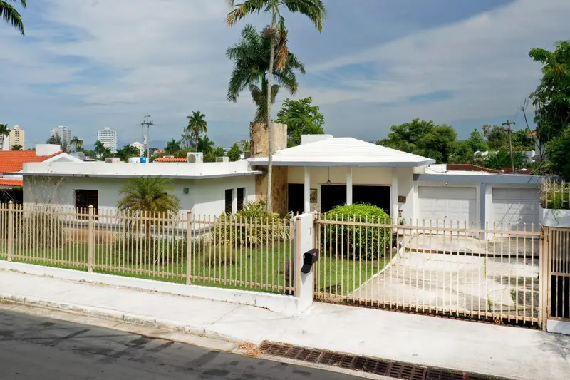 . J St #3, PR