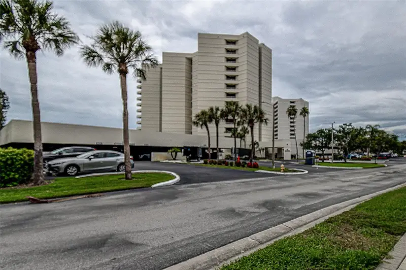 5940 Pelican Bay Plz S #406, FL