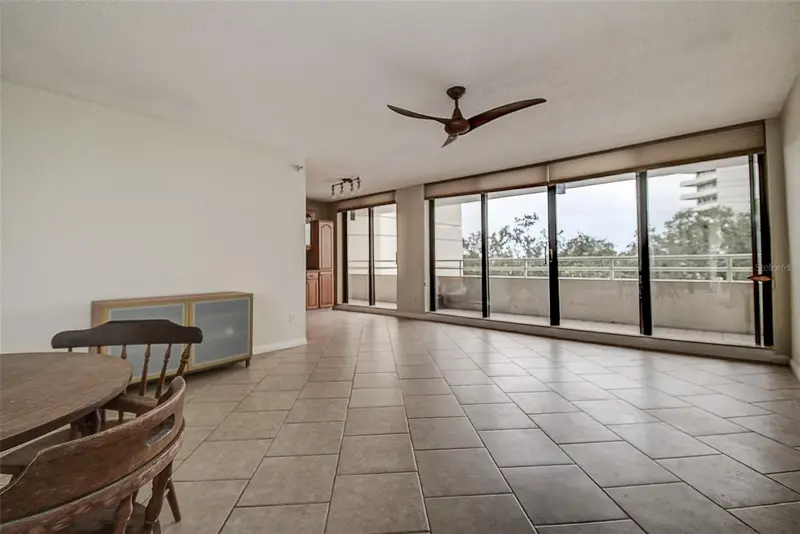 5940 Pelican Bay Plz S #406, FL