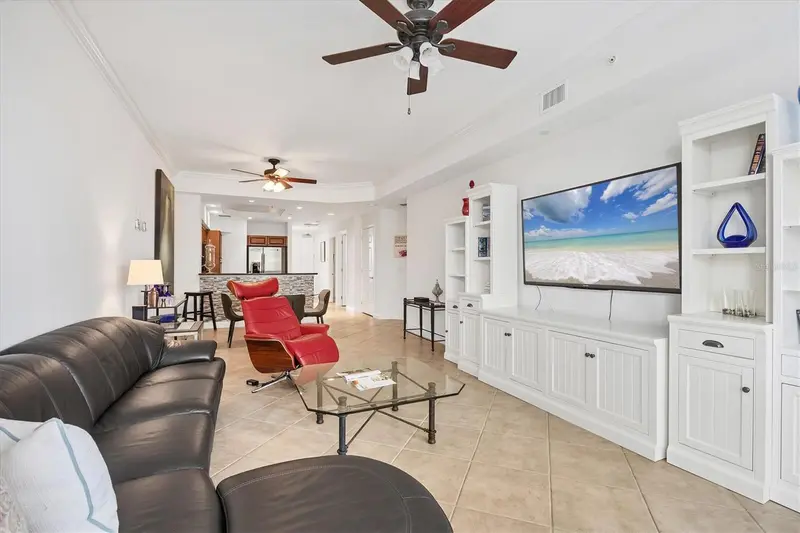 8111 Lakewood Main St #305, FL
