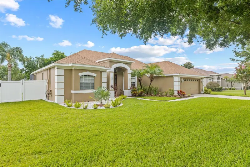 144 Costa Loop St, FL