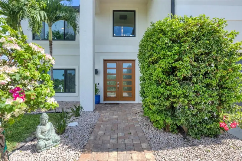 15530 Aqua Cir, FL