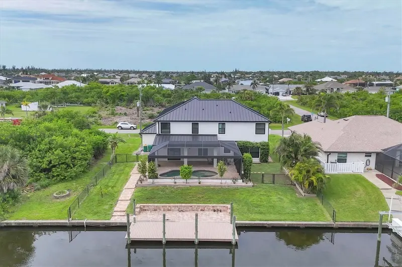 15530 Aqua Cir, FL