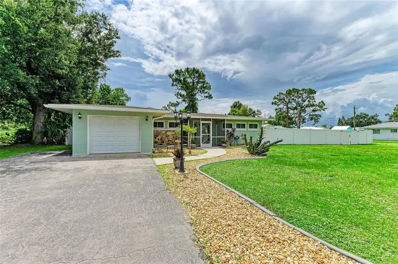 557 Reading St Nw, FL