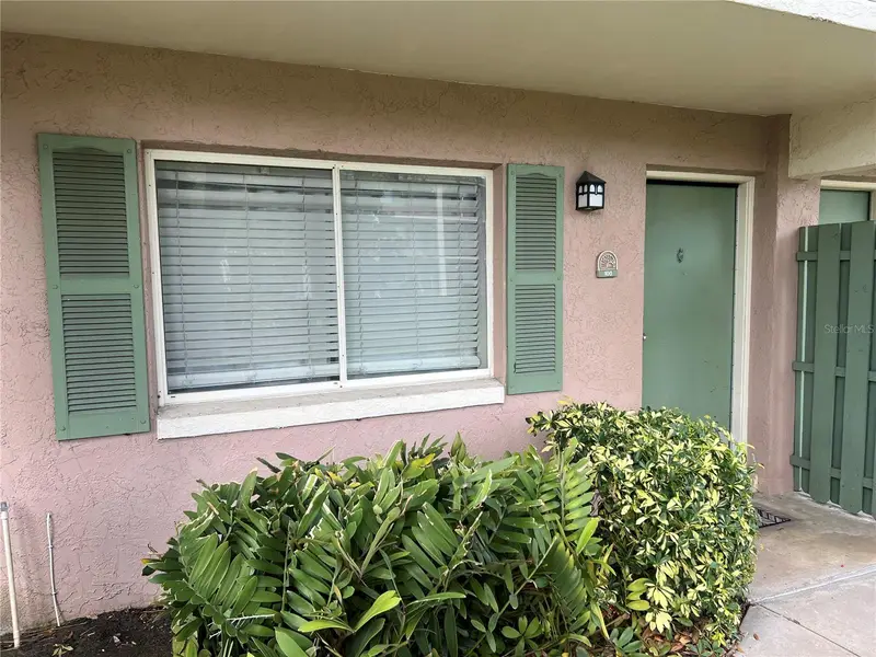 133 Oyster Bay Cir #100, FL