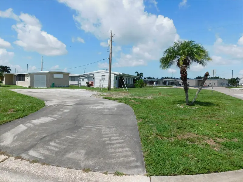 1205 43rd Avenue Dr E, FL