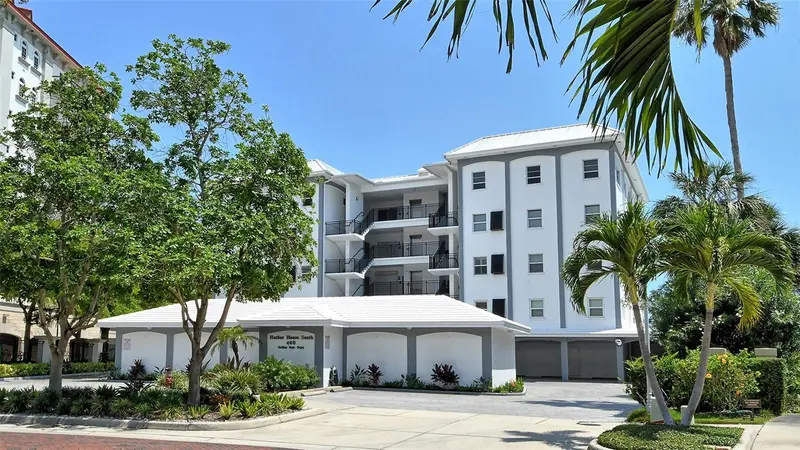 400 Golden Gate Pt #31, FL