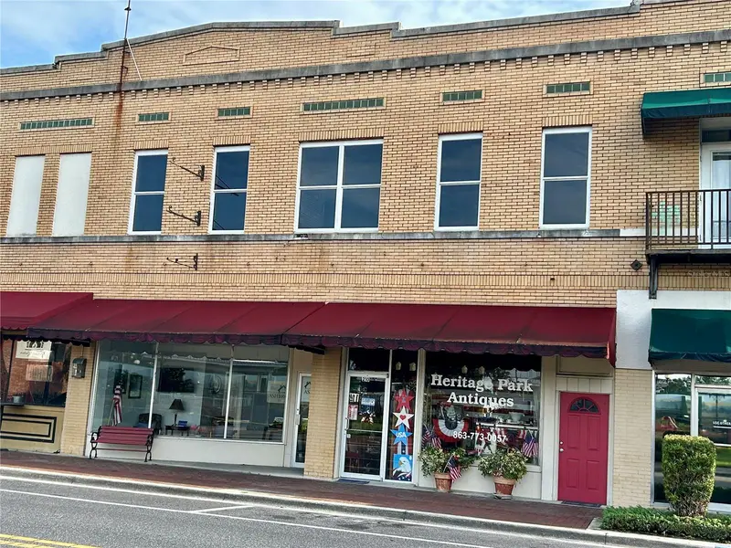 208 W Main St, FL