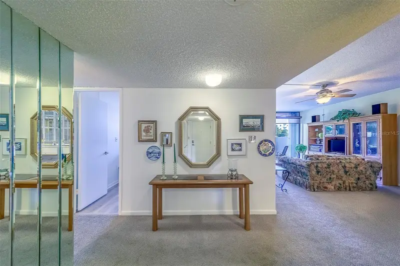 400 Island Way #104, FL