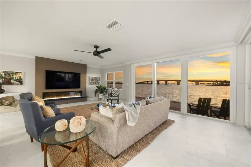 226 Golden Gate Pt #12, FL