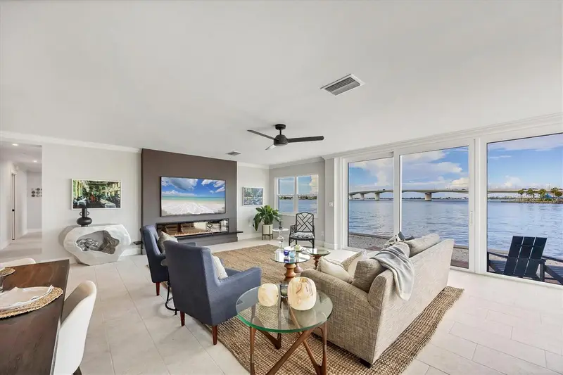 226 Golden Gate Pt #12, FL