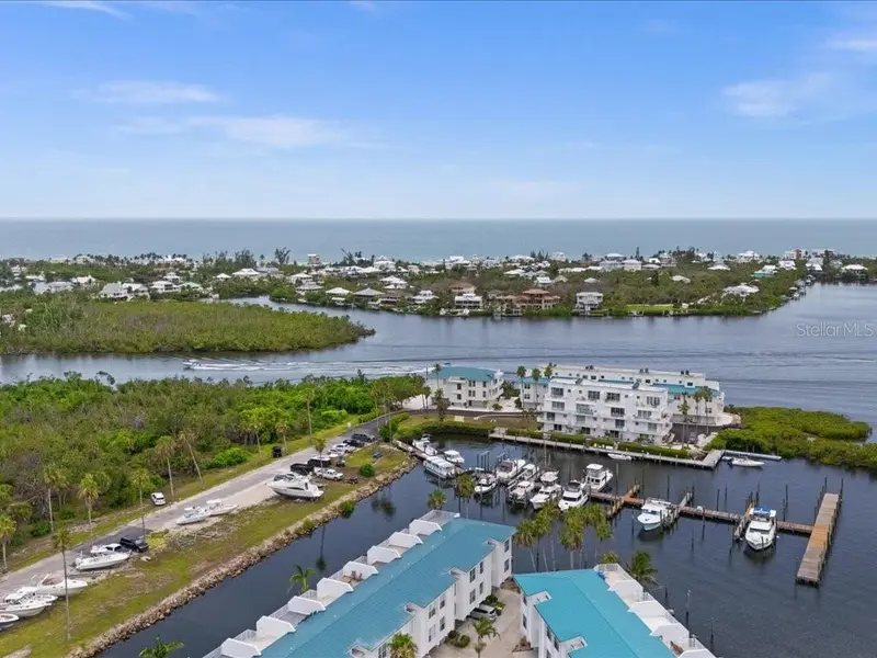 8041 Bay Pointe Dr, FL