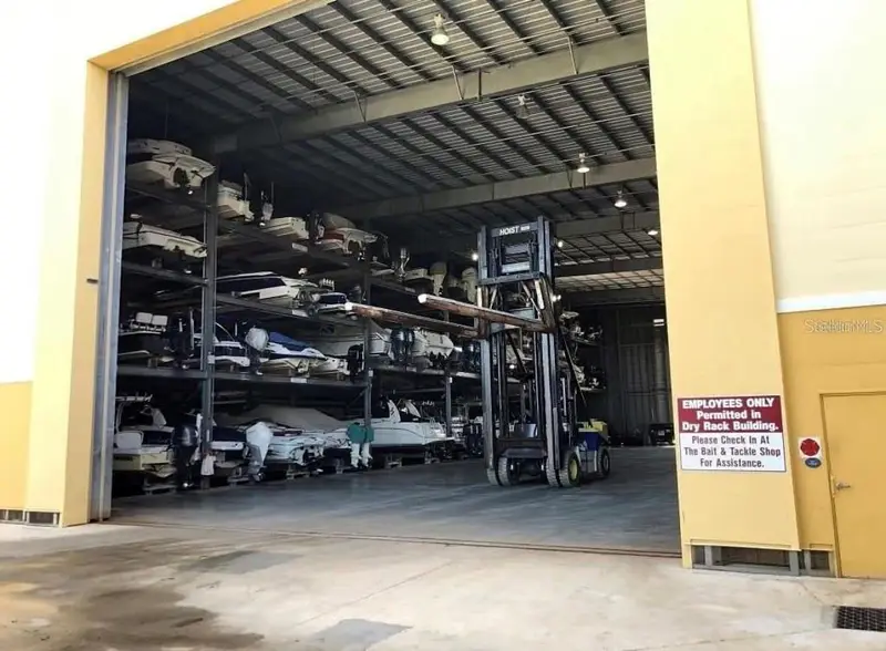 570 Blackburn Point Rd #11, FL