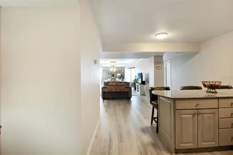 1050 Longboat Club Rd #702, FL