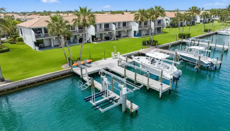 160 Marina Del Rey Ct, FL