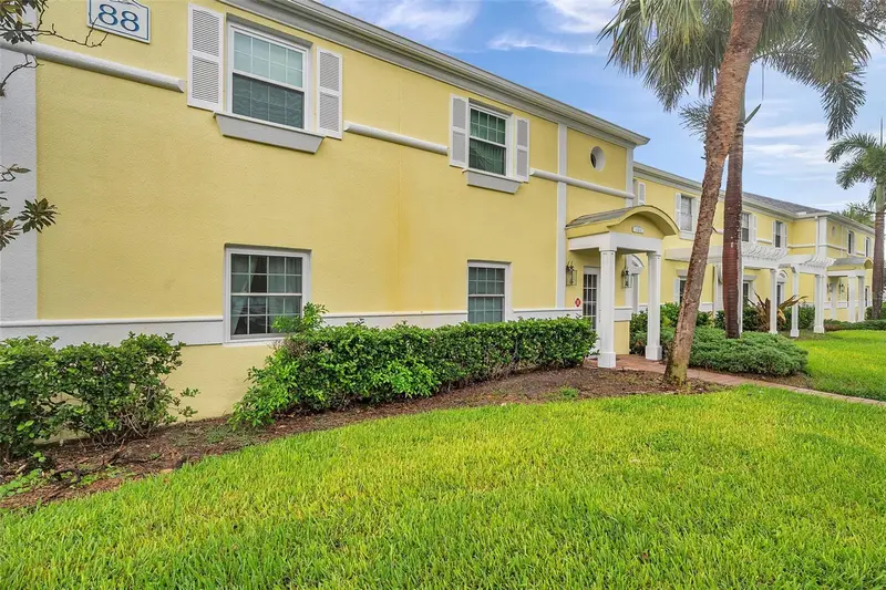 121 Seahorse Dr Se #A, FL