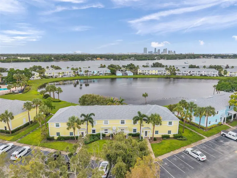 121 Seahorse Dr Se #A, FL