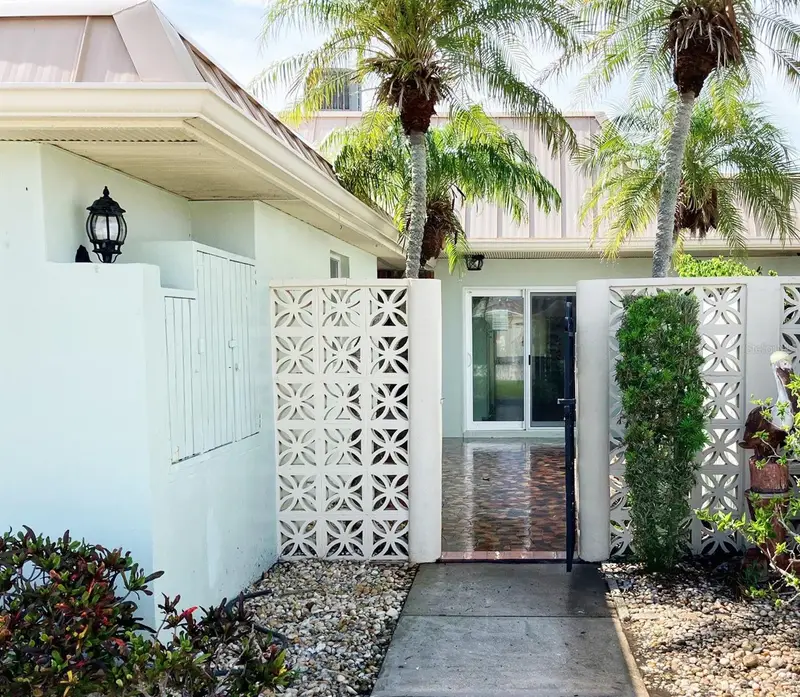 628 Boca Ciega Point Blvd S, FL