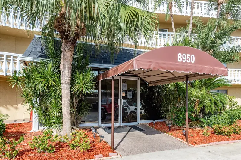 8950 Park Blvd #702, FL